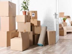 scatoloni per trasloco con deposito dei mobili in magazzino